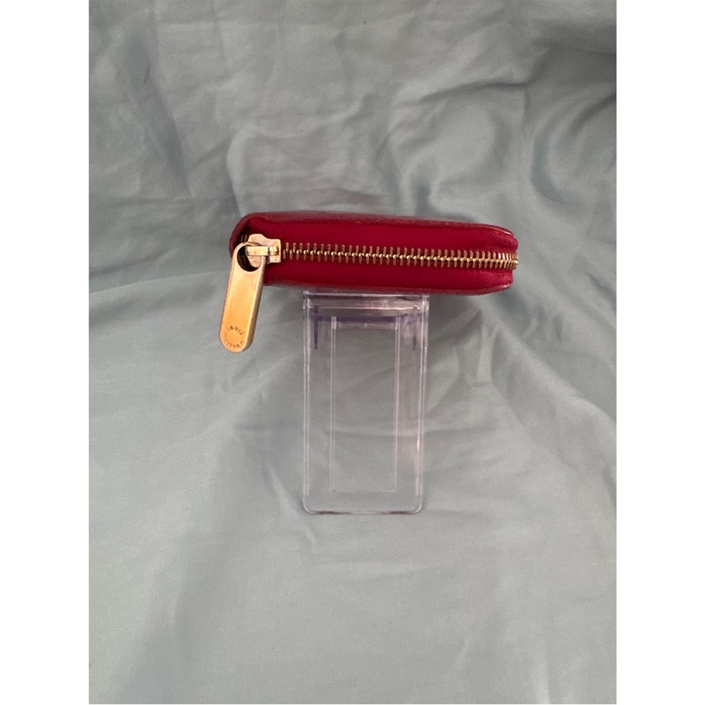 Louis Vuitton Red Monogram
Embossed Vernis Leather Wallet - Picture 5 of 16